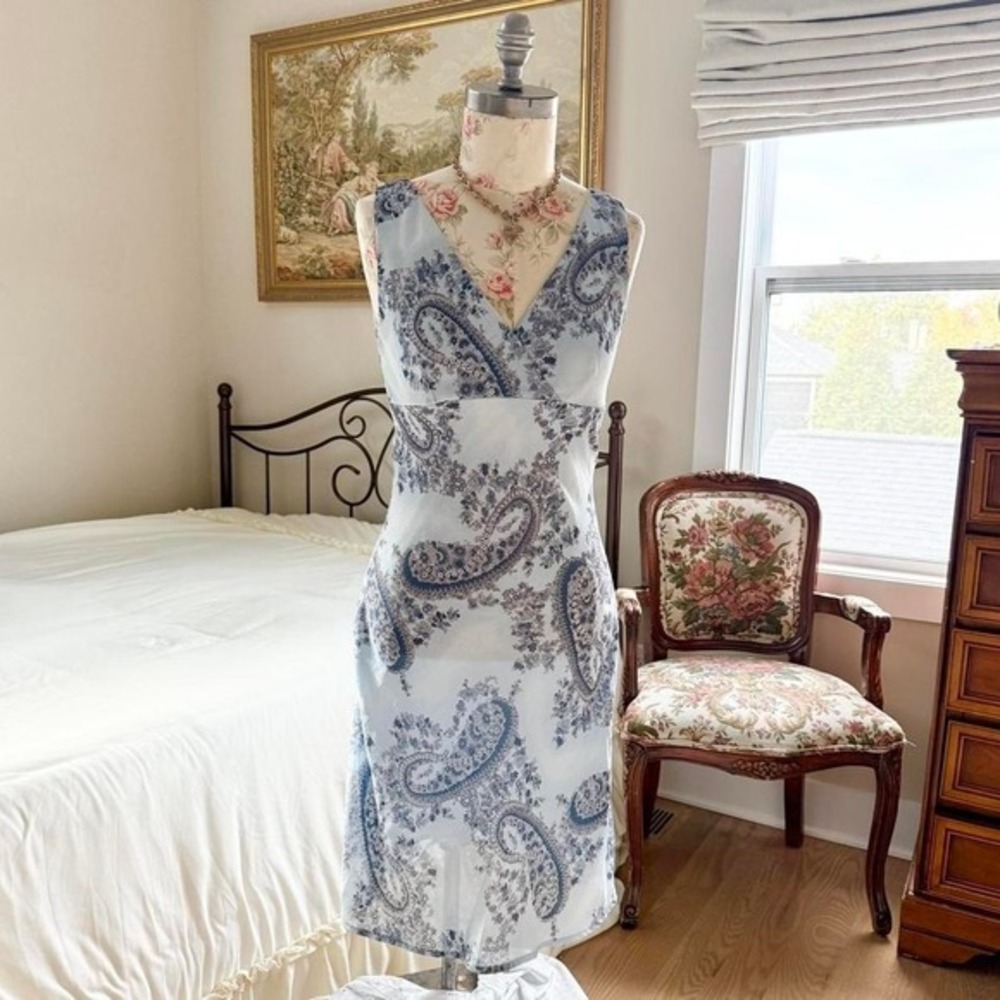 blue paisley dress Y2K Studio Y size 3 light blue‎ paisley midi dress